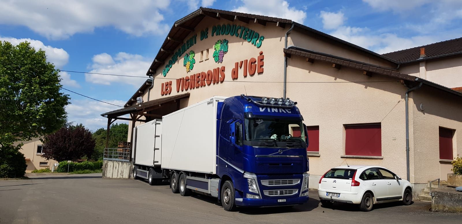 Nationale und internationale Transporte - Vinag-Transporte in Lengnau im Aargau