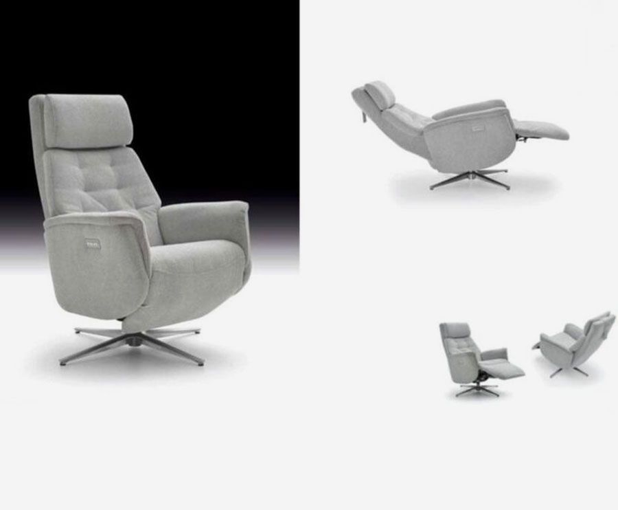 Se muestra un sillón reclinable gris en tres posiciones diferentes.