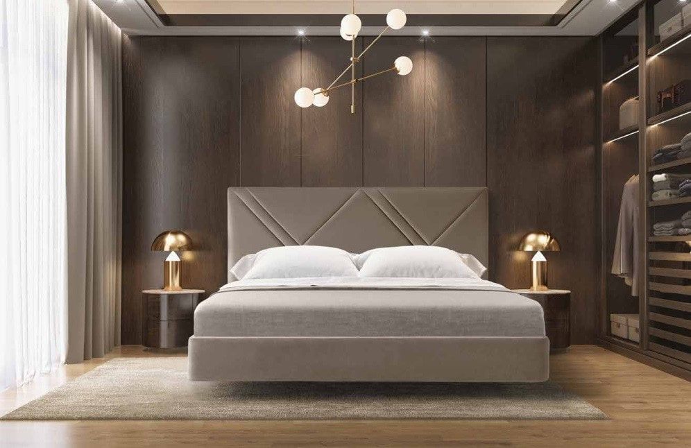 Un dormitorio con una cama grande y un vestidor.