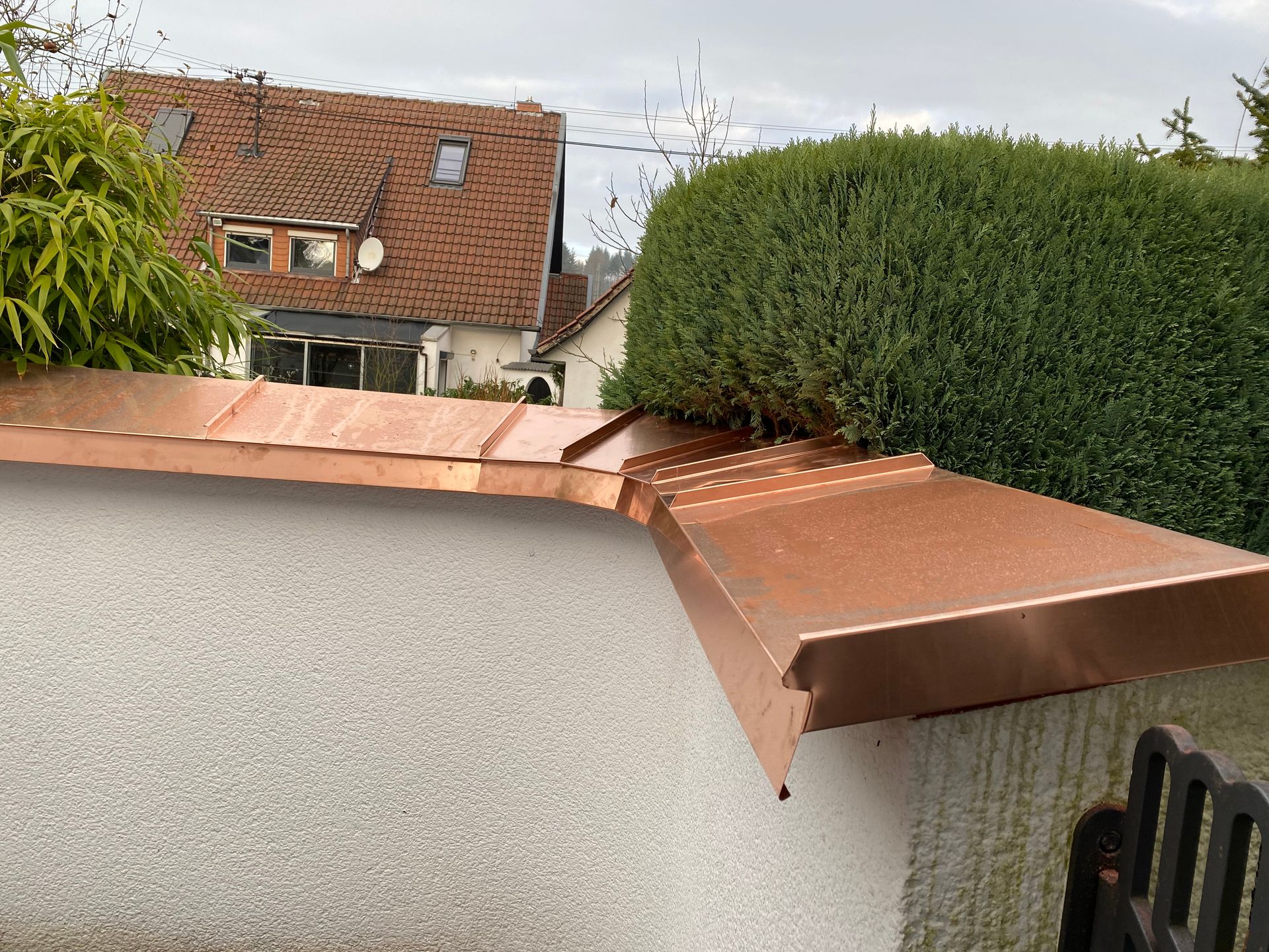 Metallverkleidung einer Balkonbrüstung