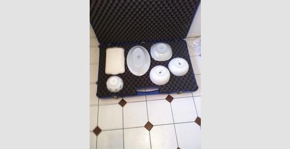emballage du fragile en valise
