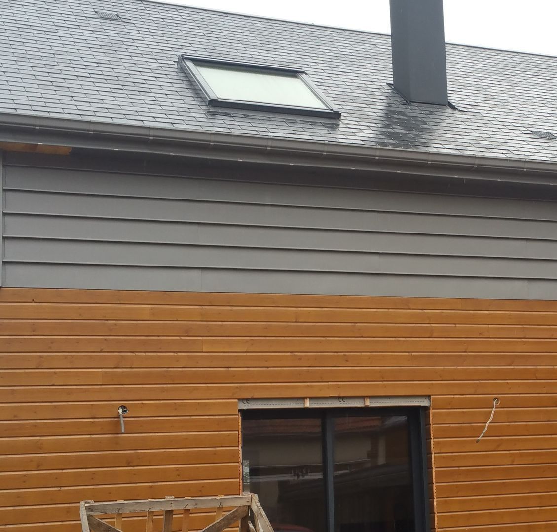 Maison avec bardage partiel en bois