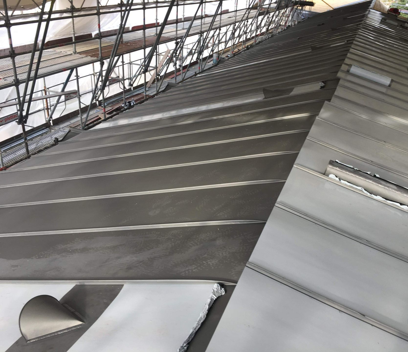 Travaux d'une toiture en métal