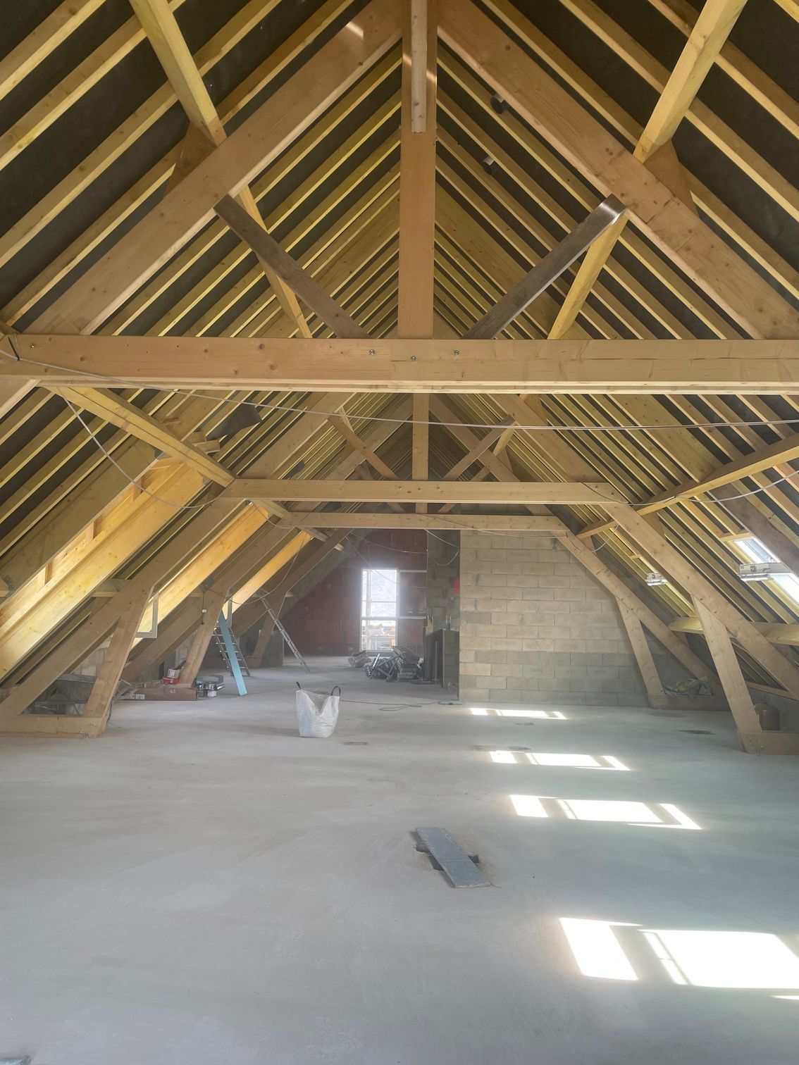 Une charpente sous toit