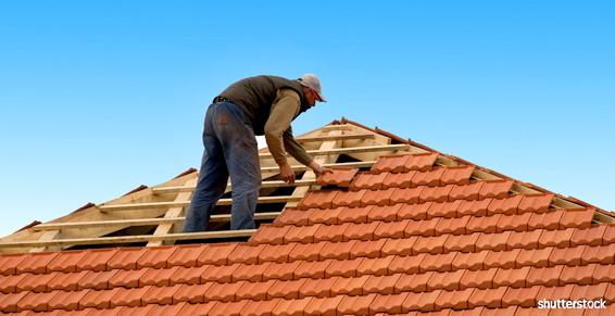 Pose de tuiles pour bâtiments neufs