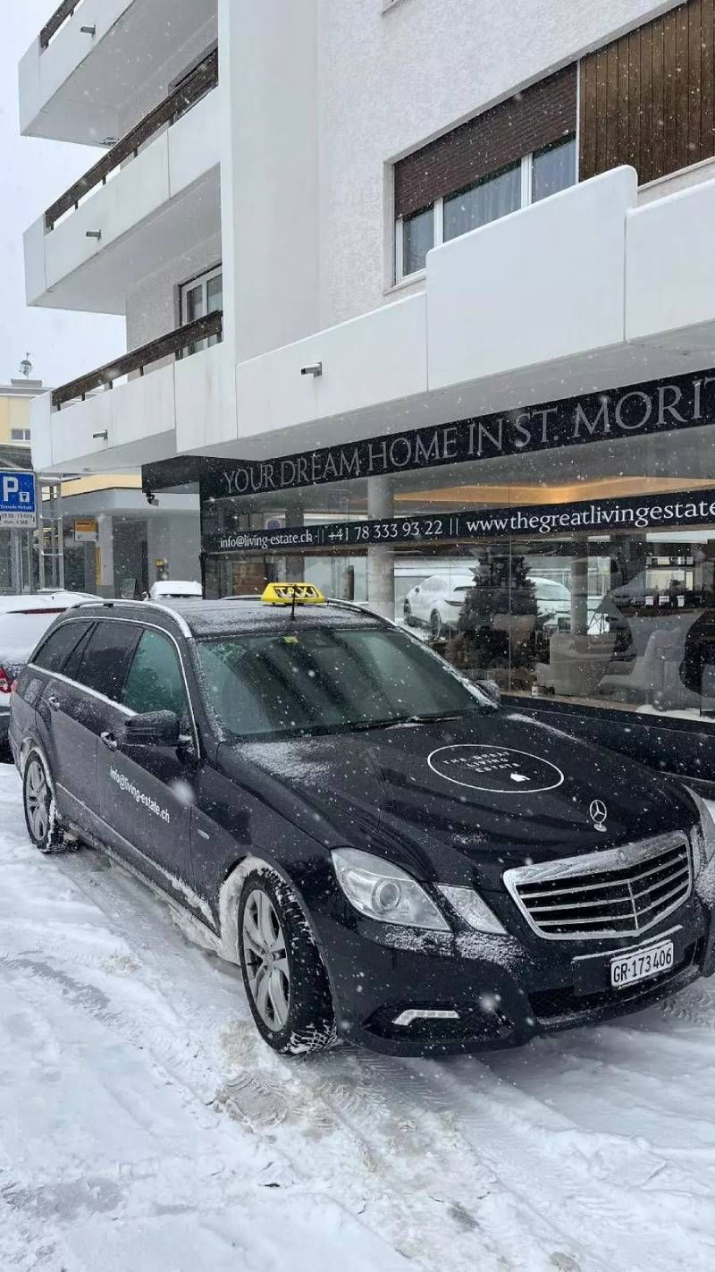 taxi con auto di lusso