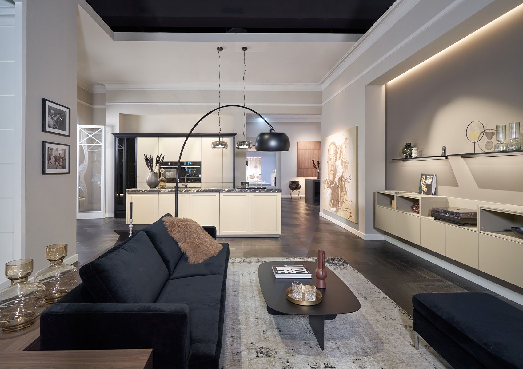 Ausstellung einer offenen Küche von Hamon Küchenstudio