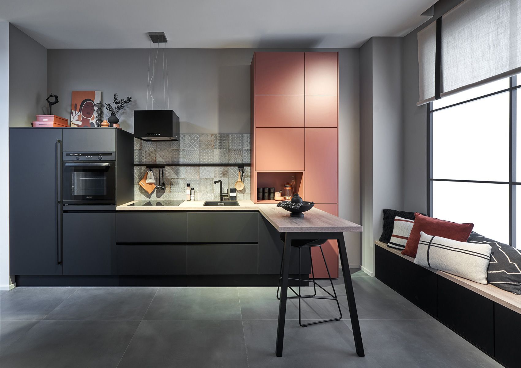 Ausstellung einer Küche in Industrieoptik von Hamon Küchenstudio