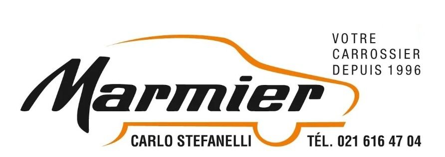 Logo voor autoschadeherstelbedrijf Marmier. Zwarte tekst en oranje autocontour. 