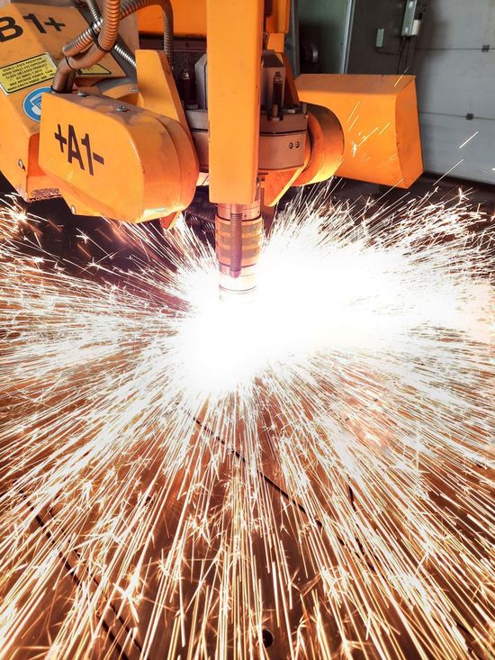 Gensig Metalltechnik  Arbeiter haben Spaß