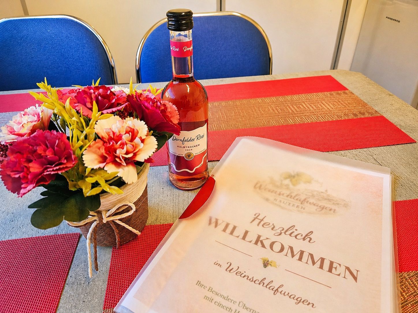 Herzlich willkommen im Weinschlafwagen Bautzen – besondere Unterkunft