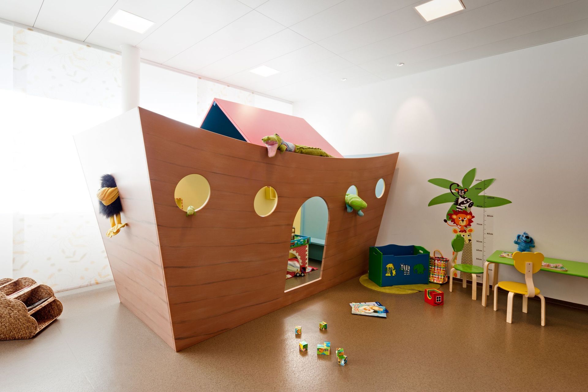 Arche Noah Wartezimmer - dieKINDERarztpraxis