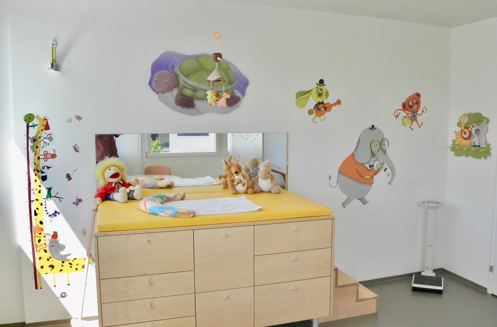 Arche Noah Wartezimmer - dieKINDERarztpraxis