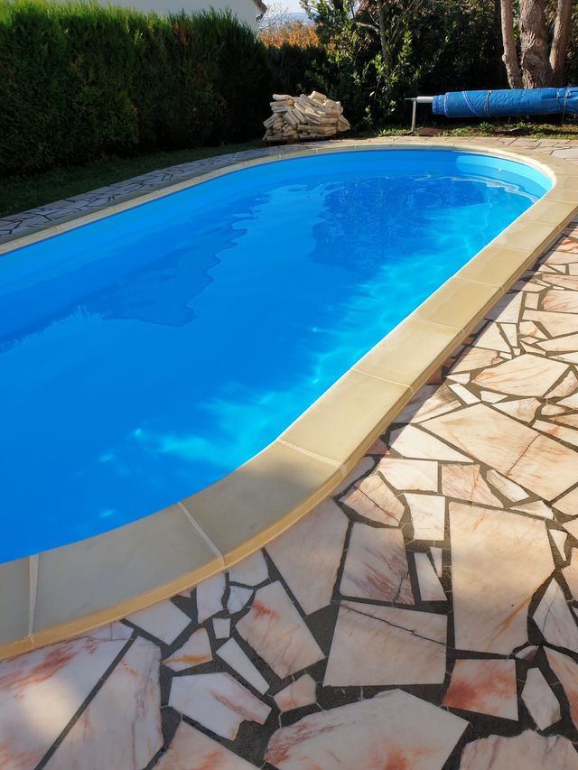 Margelle lisse droite et arrondie teintée ton pierre