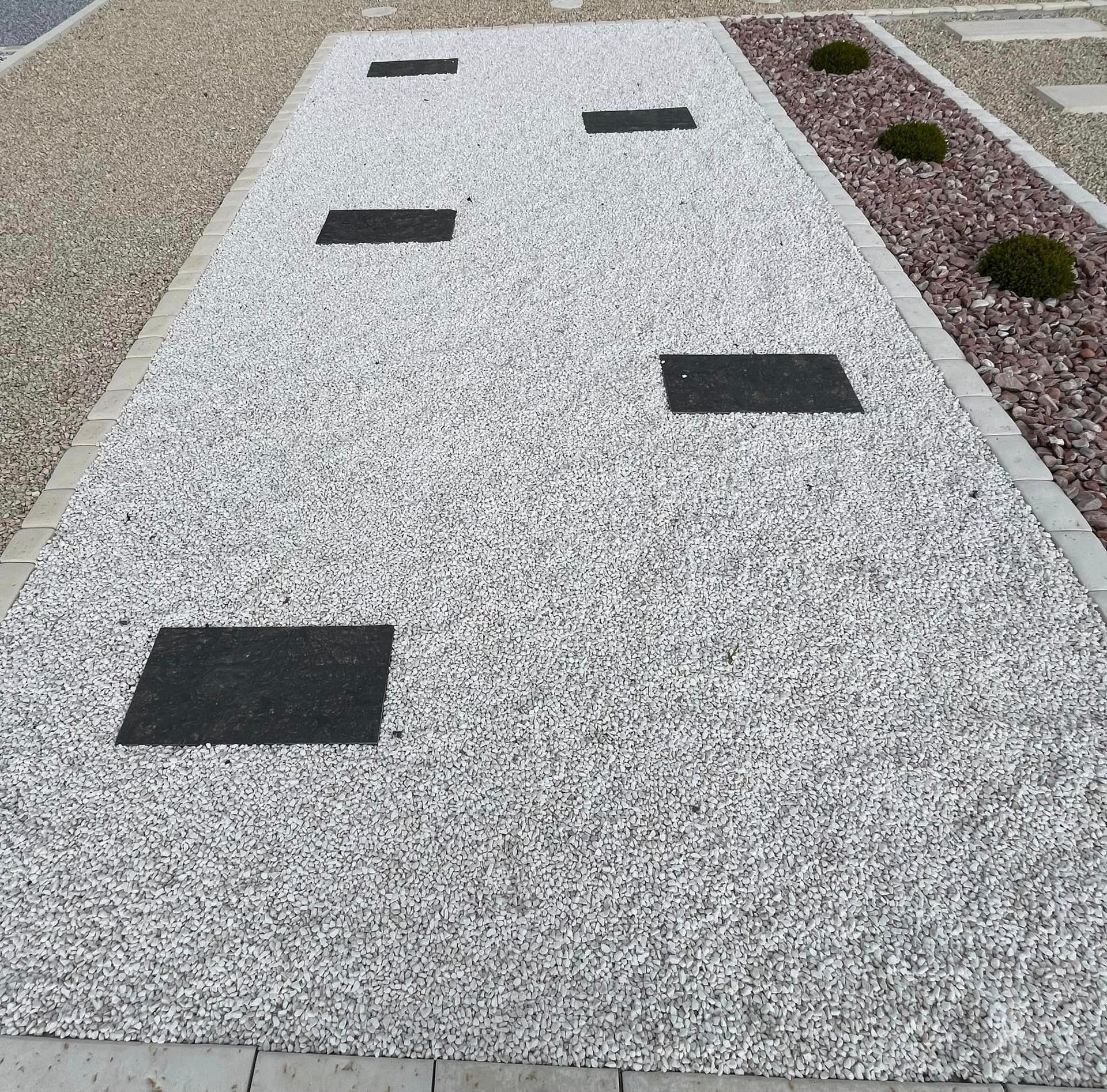 Cailloux galets palis ardoise