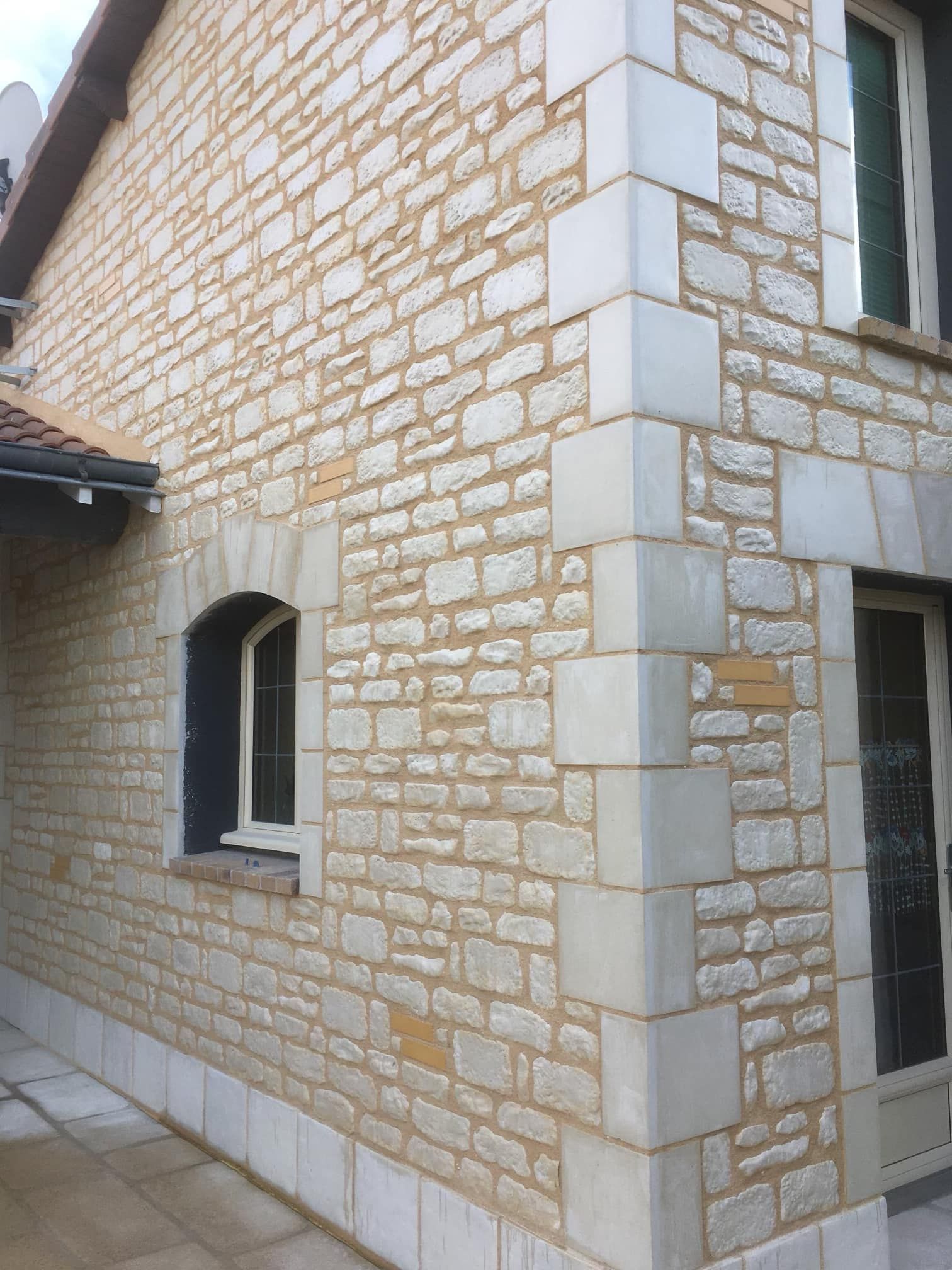 Parement petite touraine chaine d'angle