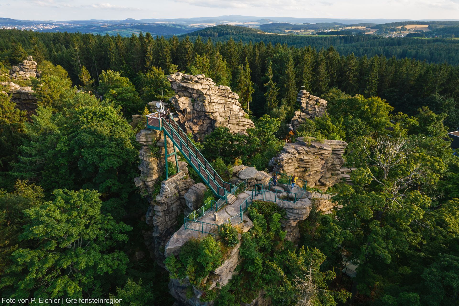 Luftaufnahme der Greifensteinregion.