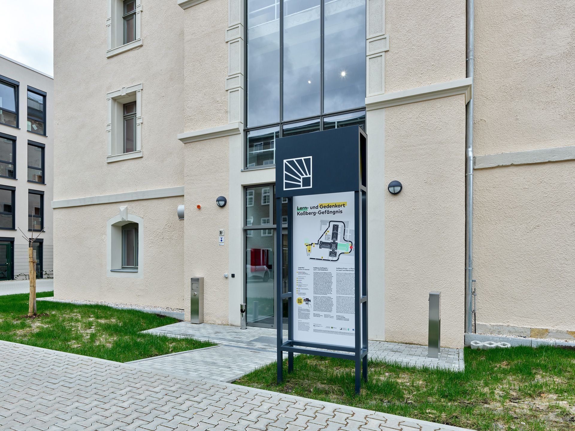 Der Eingang des Lern-und Gedenkort Kaßberg-Gefängnisses in Chemnitz.