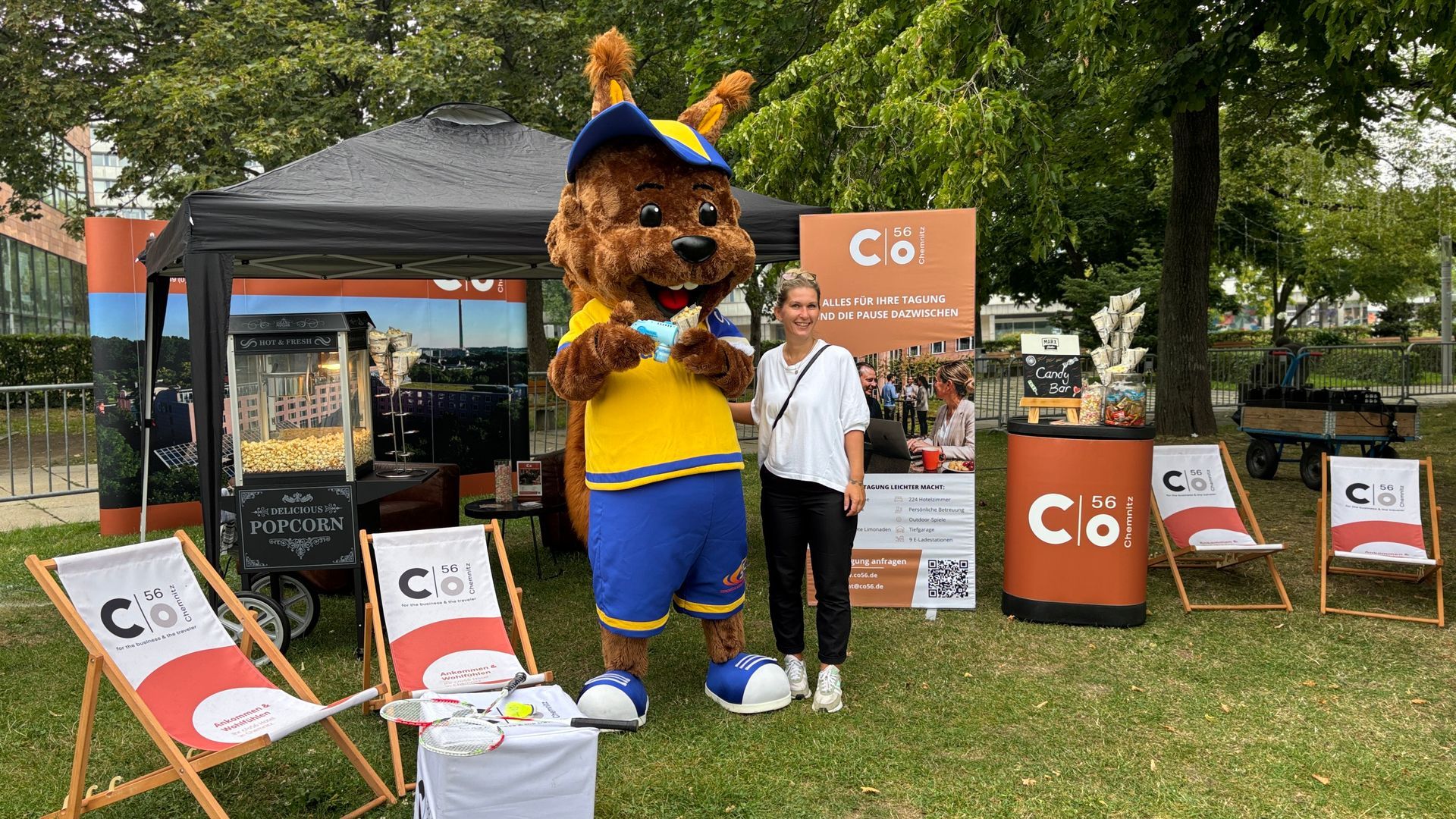 Chemnitzer Parksommer Maskottchen am Stand vom Hotel c/o56 Chzemnitz