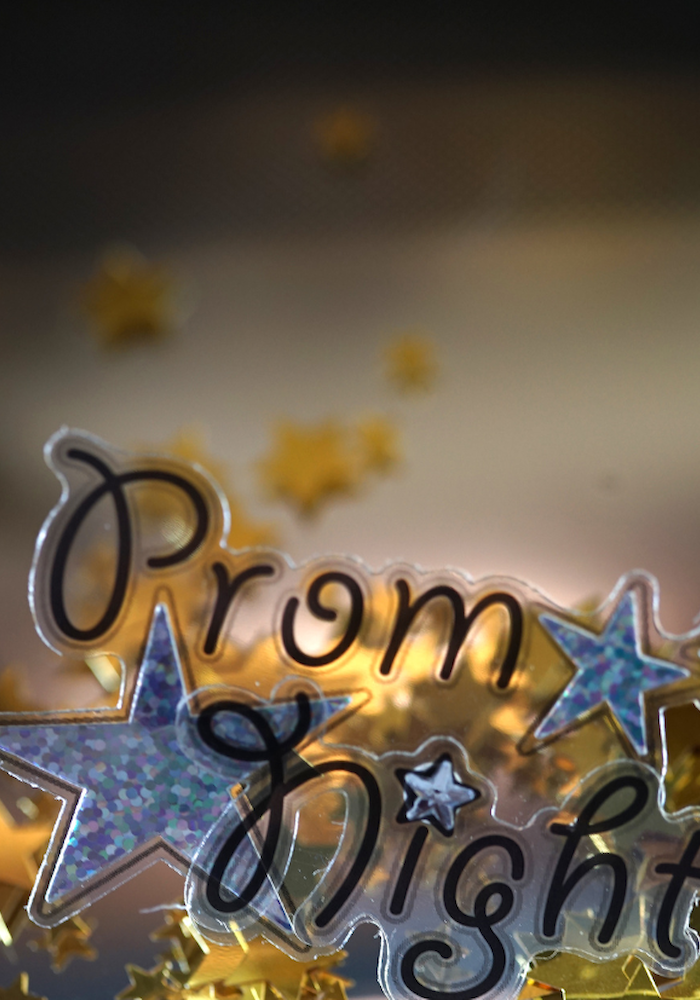 <p class="rteBlock">Tischschmuck mit dem Wort "Prom"</p>