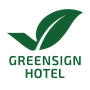 Grünes Blattlogo mit dem Schriftzug „GREENSIGN HOTEL“ in grüner Schrift.