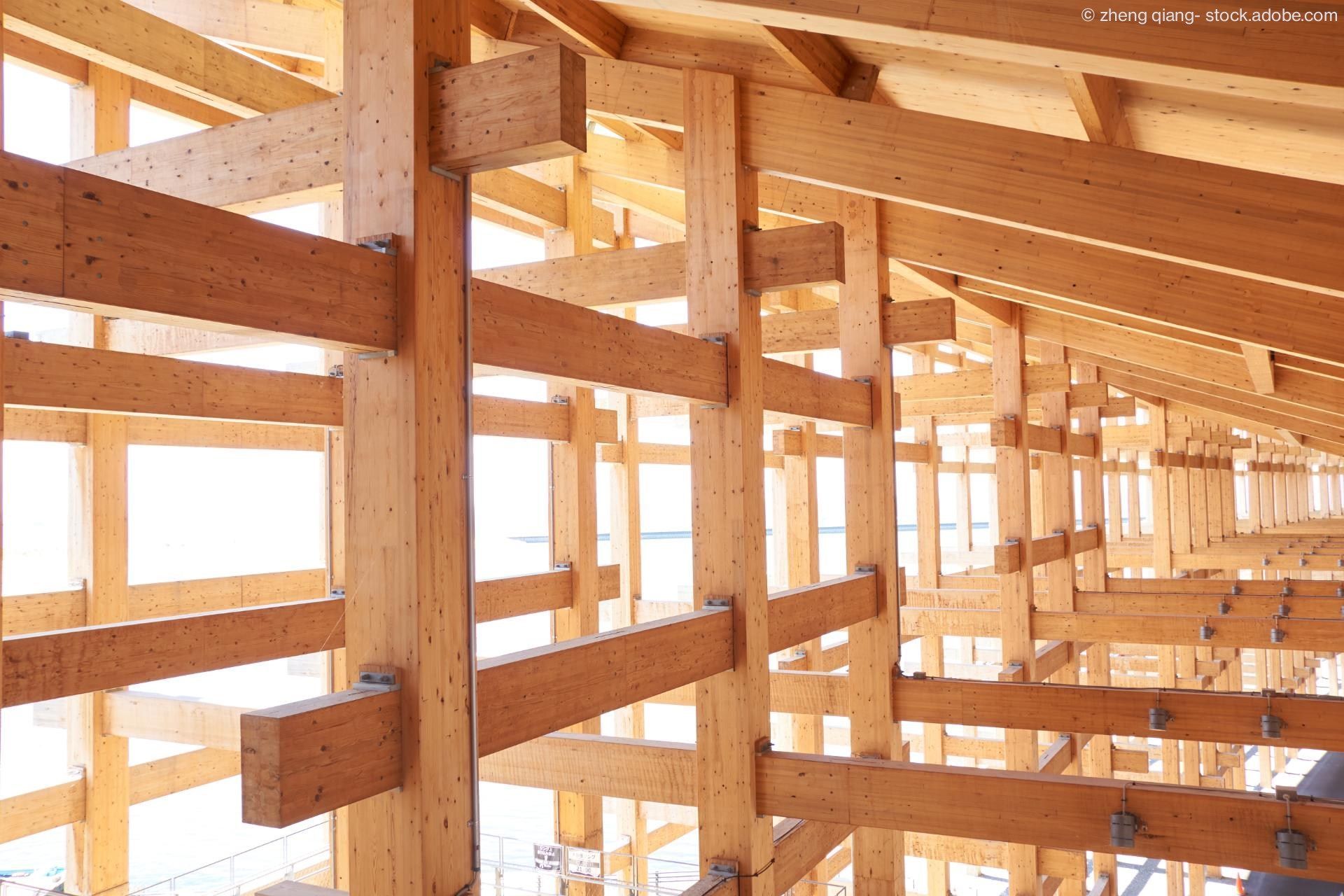 Konstruktion eines Hauses aus Holz, Giebel des Hauses