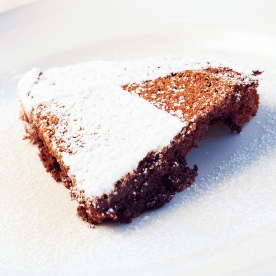 Torta morbida al cioccolato-Osteria Gallo d'Oro