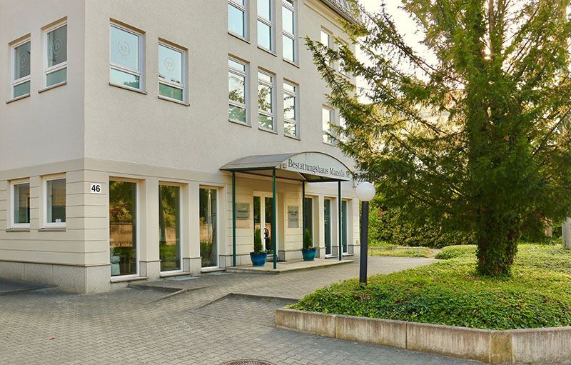 Bestattunghaus Manola M. Kontakt