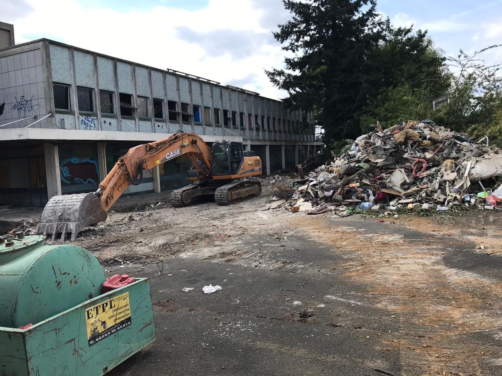 Suite démolition d'un hangar à Morangis (91)