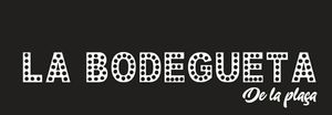 Logotipo: "LA BODEGUETA" con texto "De la playa" sobre fondo negro.