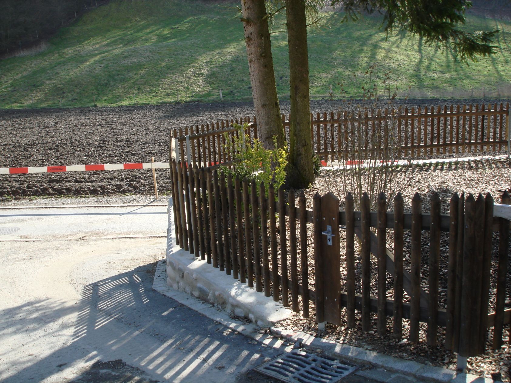 Holzpalisaden-Zaun