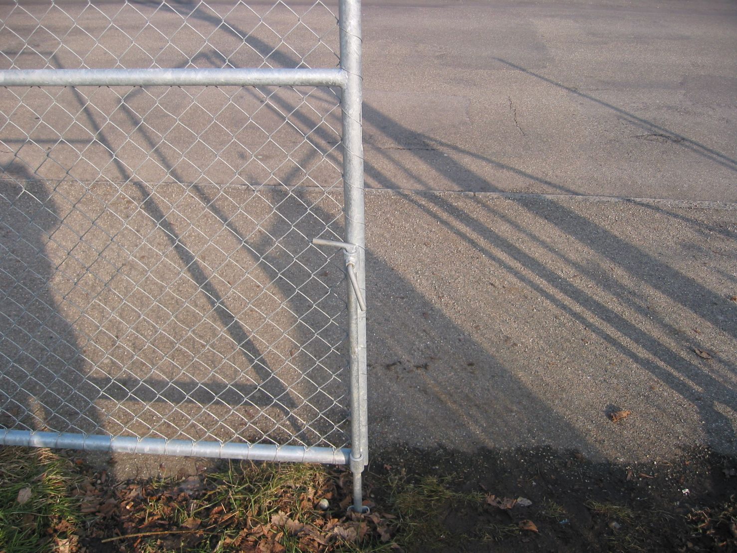 Tordetail mit Diagonalgeflecht