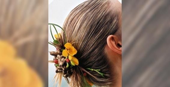Coiffure avec fleurs