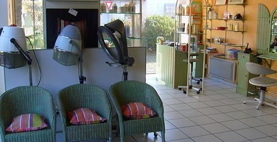 Intérieur du salon, fauteuils en salle d'attente
