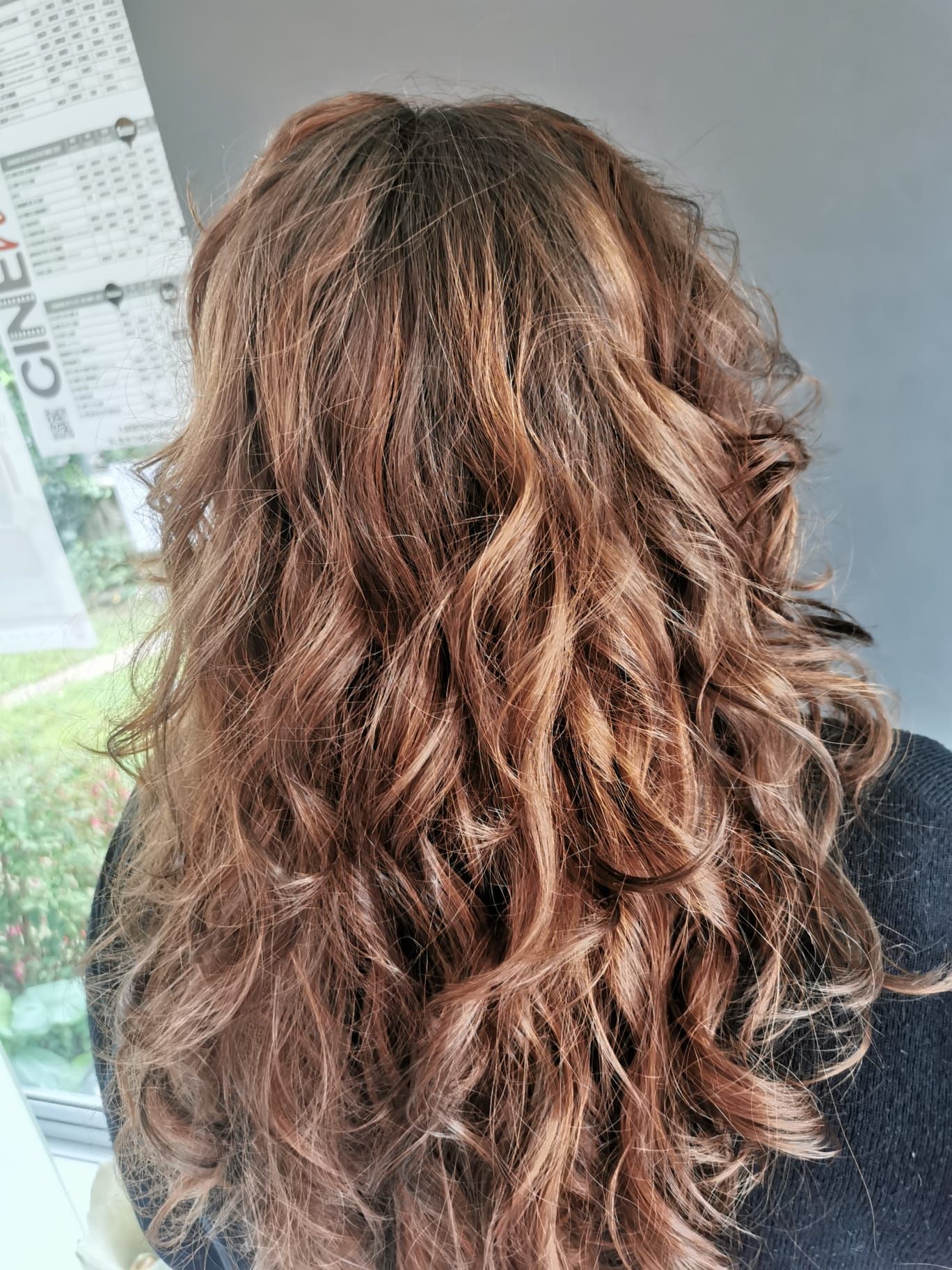 Cheveux longs ondulés