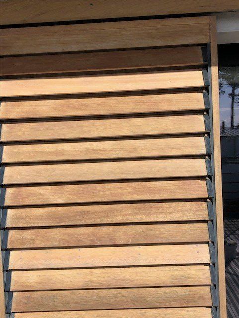 Peinture extérieure bois gros plan