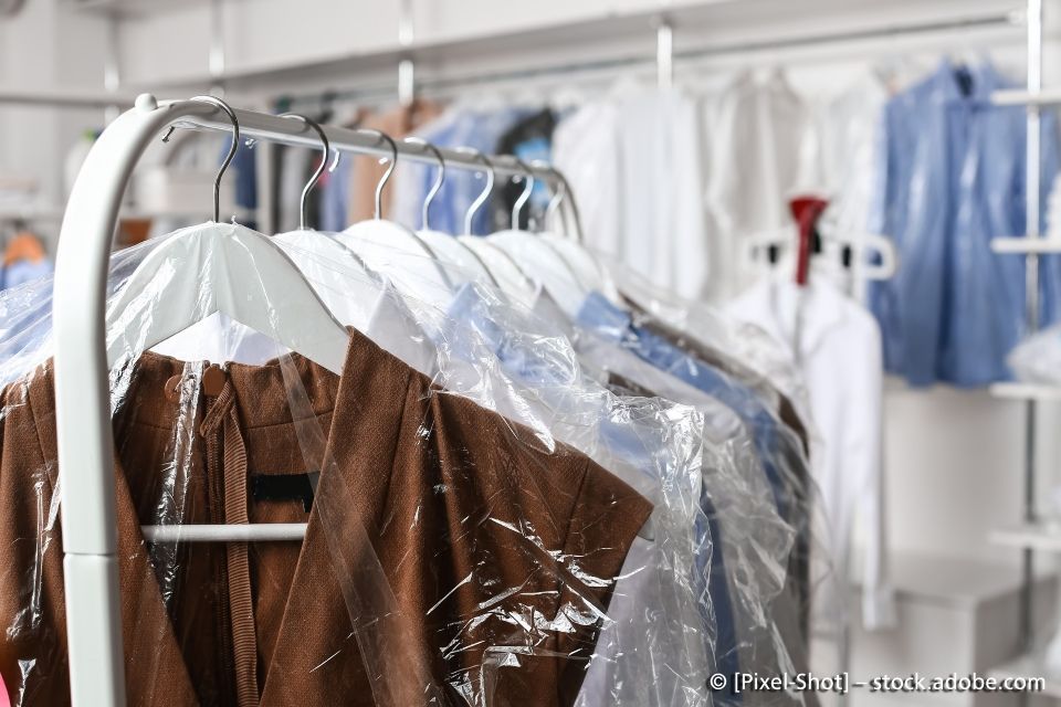 Hemden in Plastikfolie Schlecker Wäscherei