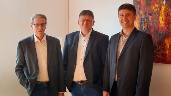 CEO-Inhaber-Leiter-Firmenmitarbeiter-Porträt, möglicherweise Finanzen, Buchhalter, Anwalt, Manager