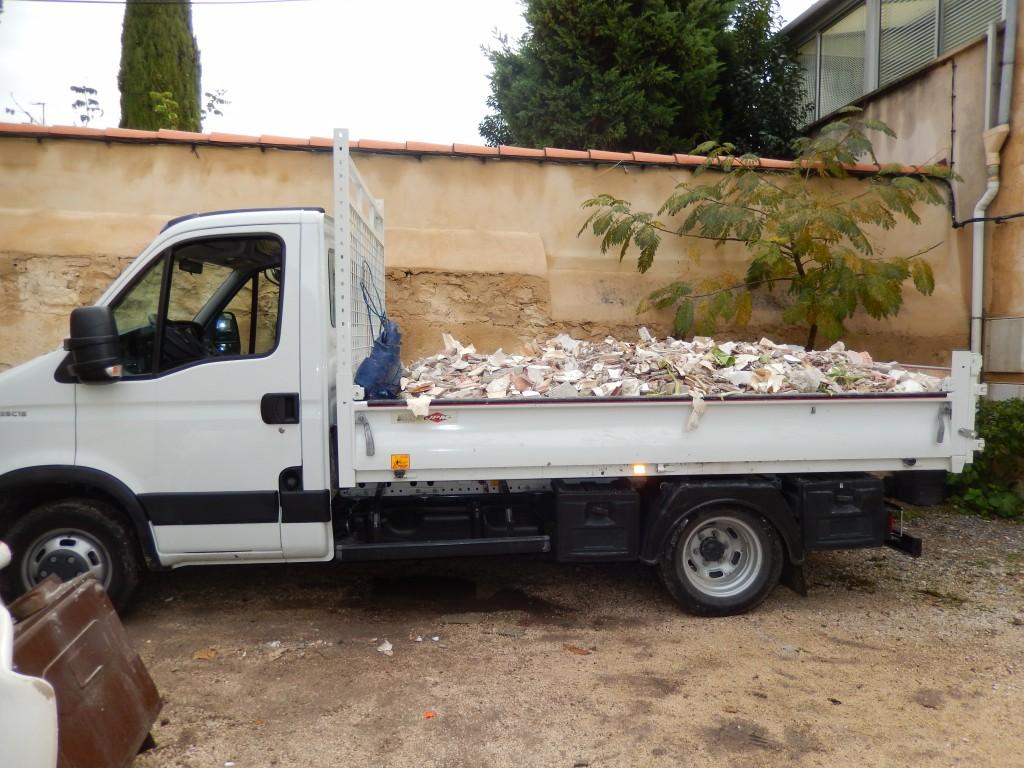 Camion benne de gravats