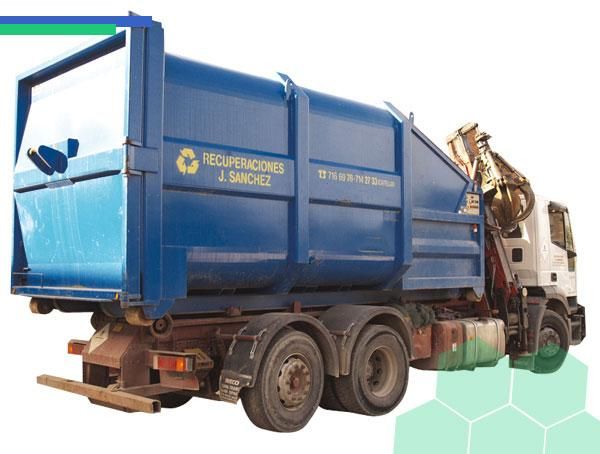 Un camión azul con la palabra recuperaciones en el costado.