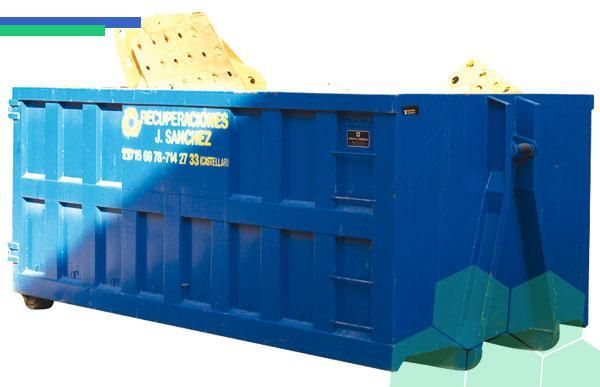 Un contenedor de basura azul con el nombre Sánchez escrito en él.