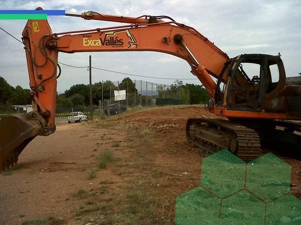 Una excavadora con la palabra excavaciones escrita en ella