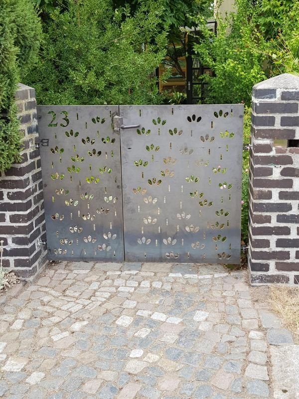 Ein Tor mit der Nummer 23 darauf