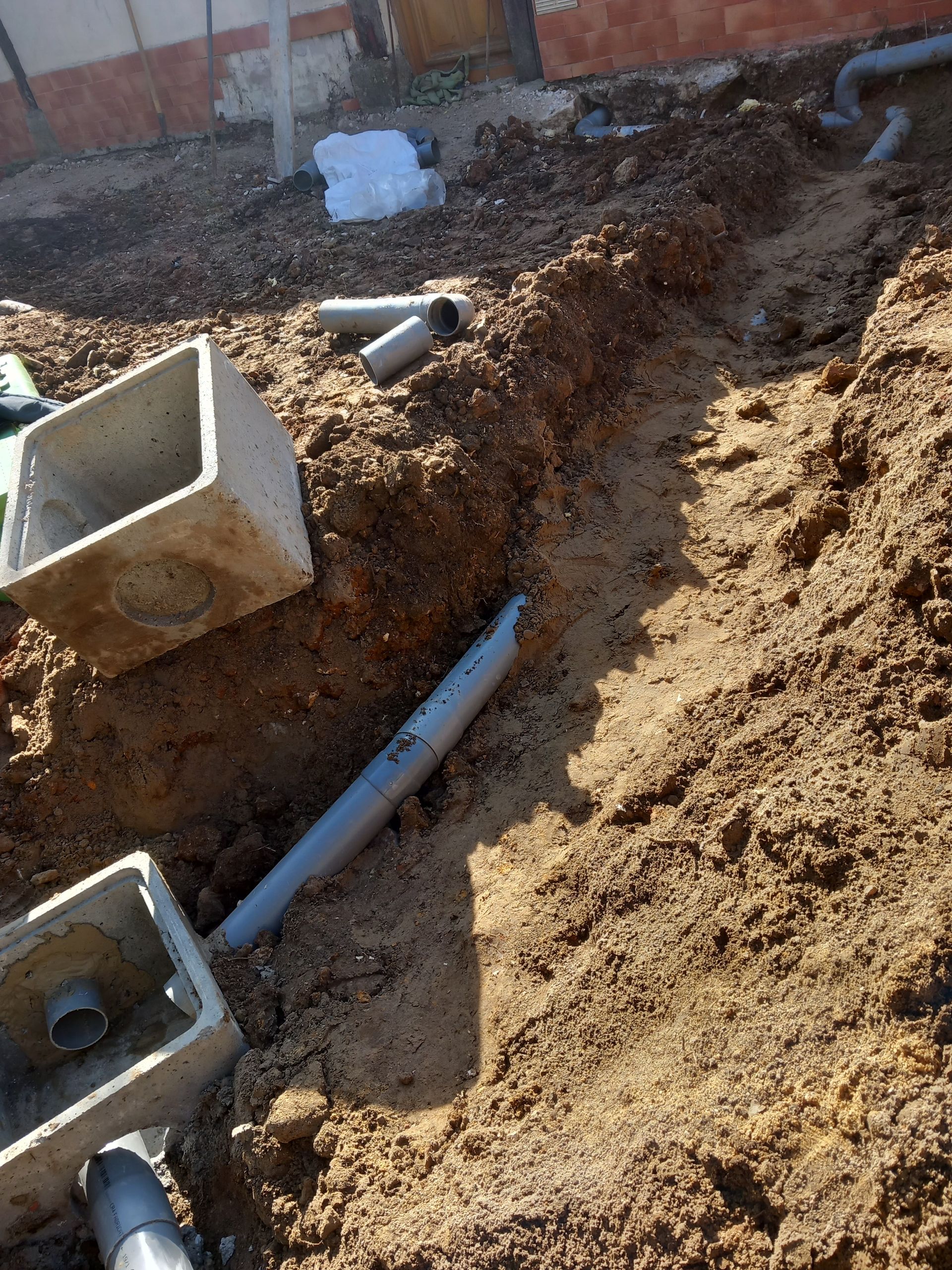 Emplacement d'assainissement individuel avec tuyaux