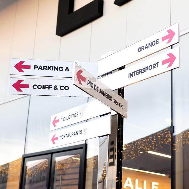 Panneaux directionnels, signalétique