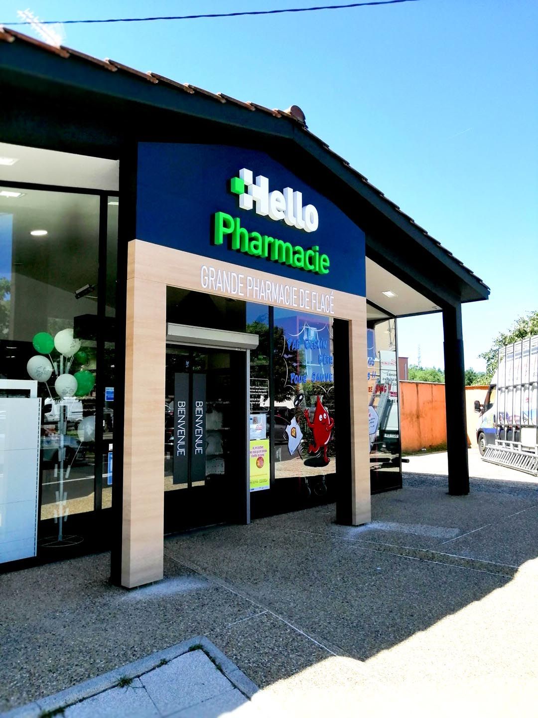 Arche en bois Hello pharmacie