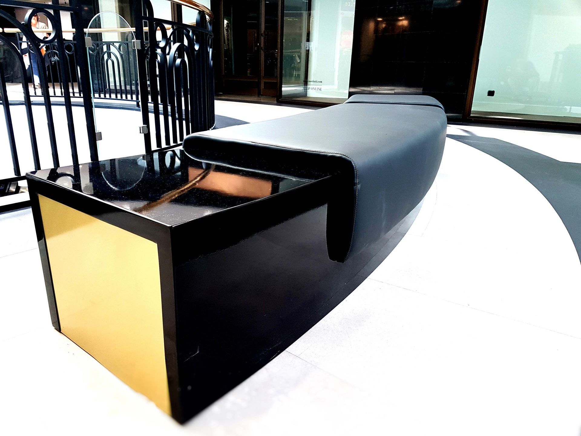 Banc Passy Plaza design modern