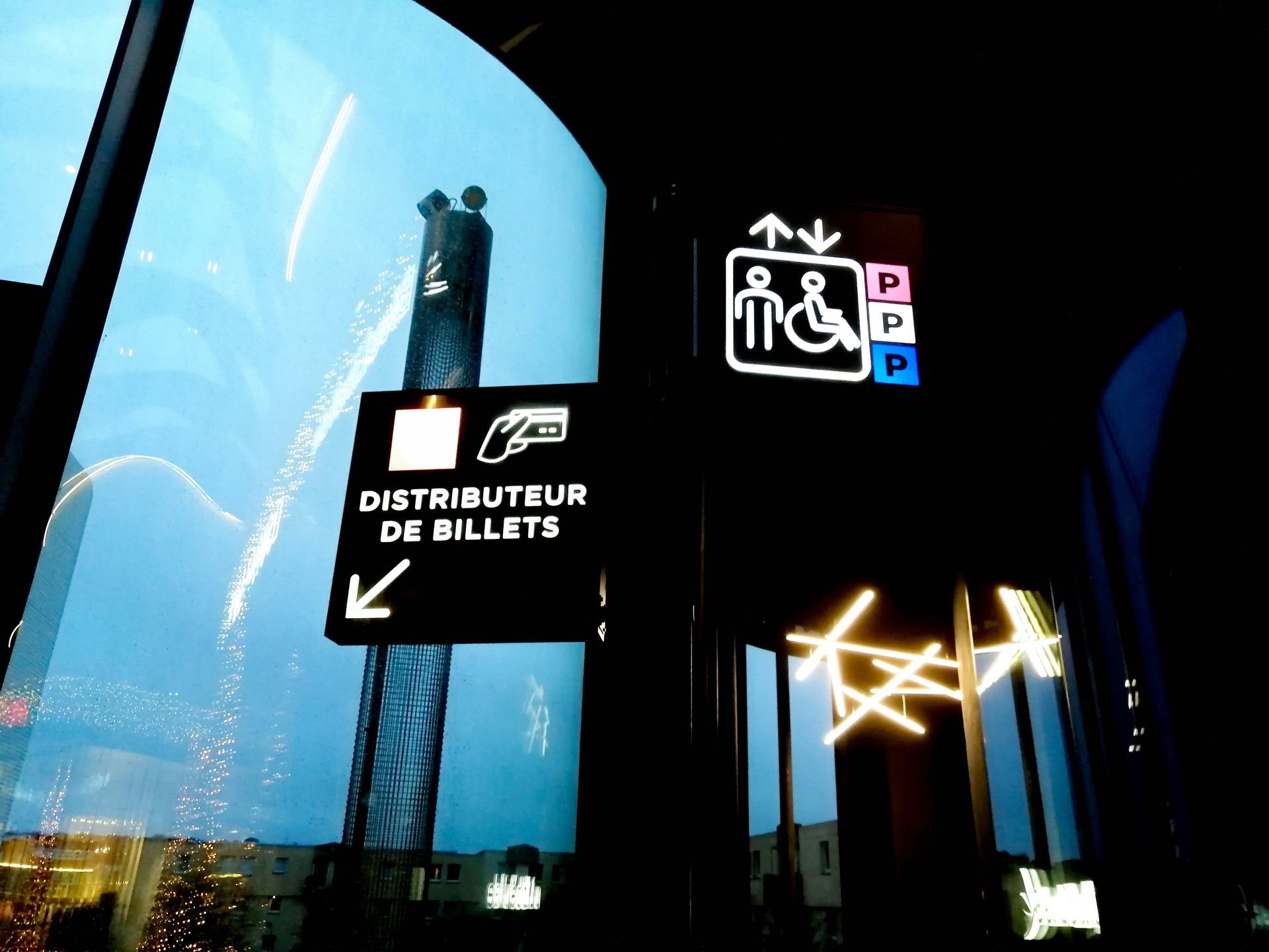 Caisson lumineux laqué noir plexi