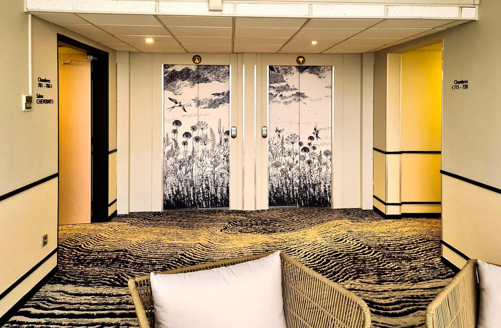 Décor portes ascenseurs Hôtel Ibis