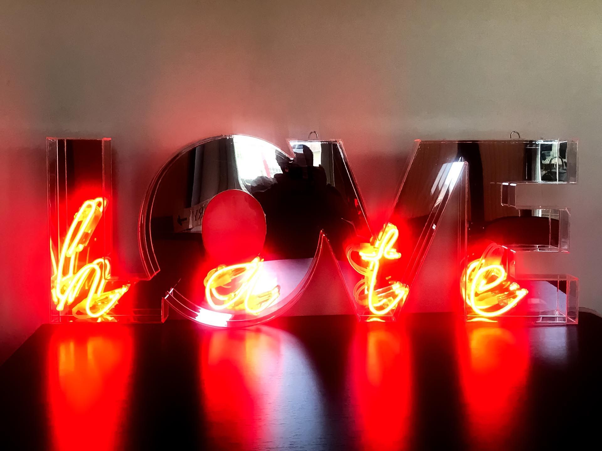 Décoration sur mesure lettre baignoire néon